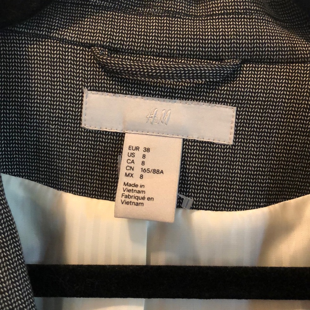 H&M • Patterned Blazer - Picture 3 of 6